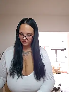 Snapshot of Jujuicy_97 chatting on July 15, 10:11 am Jujuicy 97 online show from July 15, 10:11 am