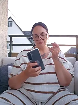 Snapshot of Jujuicy_97 chatting on June 29, 7:57 pm Jujuicy 97 online show from June 29, 7:57 pm