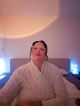 Jujuicy 97 online show from April 2, 5:03 am