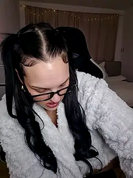 Jujuicy 97 online show from December 17, 8:25 pm