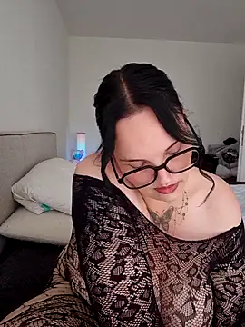 Snapshot of Jujuicy_97 chatting on June 11, 2:58 pm Jujuicy 97 online show from June 11, 2:58 pm