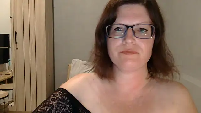 Snapshot of CrimsonMistress chatting on October 7, 10:11 pm CrimsonMistress online show from October 7, 10:11 pm