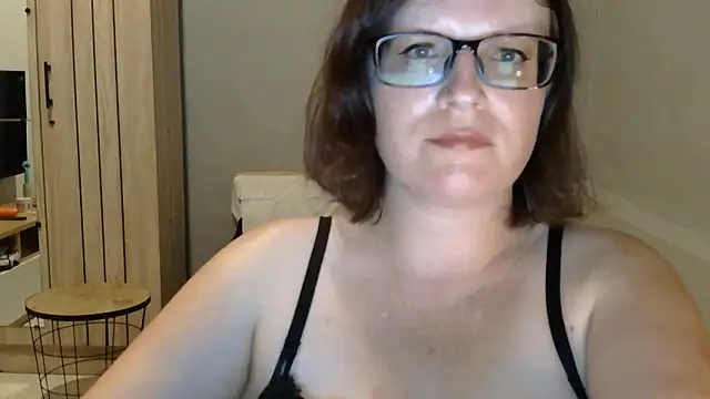 Snapshot of CrimsonMistress chatting on October 14, 10:42 pm CrimsonMistress online show from October 14, 10:42 pm