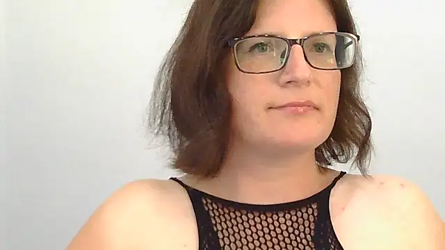 Snapshot of CrimsonMistress chatting on March 9, 5:00 am CrimsonMistress online show from March 9, 5:00 am