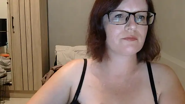 Snapshot of CrimsonMistress chatting on October 15, 11:24 pm CrimsonMistress online show from October 15, 11:24 pm