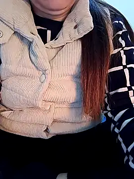 Snapshot of JasminePham chatting on February 18, 1:21 am JasminePham online show from February 18, 1:21 am