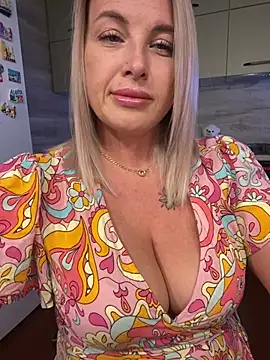 Snapshot of Cute_Hot_Alice chatting on July 12, 8:09 pm Cute Hot Alice online show from July 12, 8:09 pm