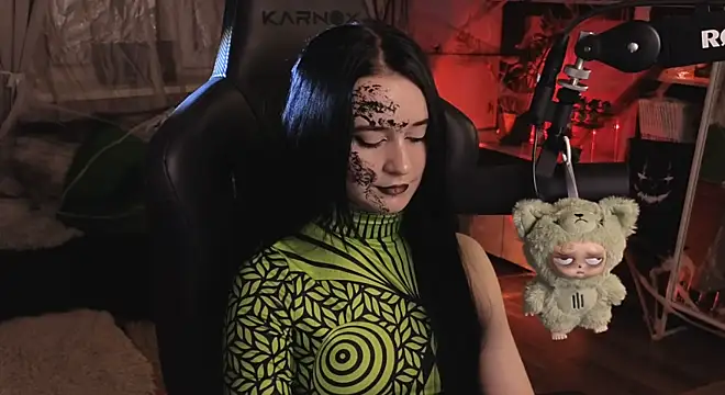 KiraLiLime online show from October 31, 4:36 pm