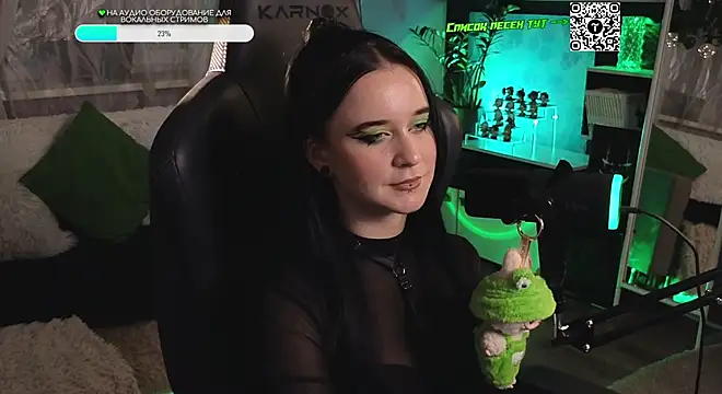 Snapshot of KiraLiLime chatting on October 10, 2:40 pm KiraLiLime online show from October 10, 2:40 pm