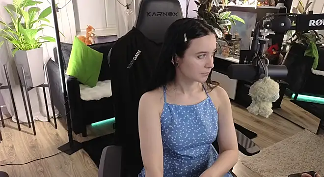 KiraLiLime online show from April 10, 6:26 pm