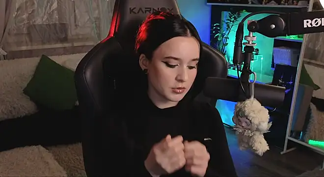 KiraLiLime online show from November 28, 4:29 pm