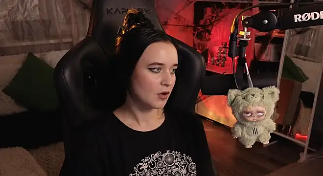 KiraLiLime online show from November 2, 6:02 pm