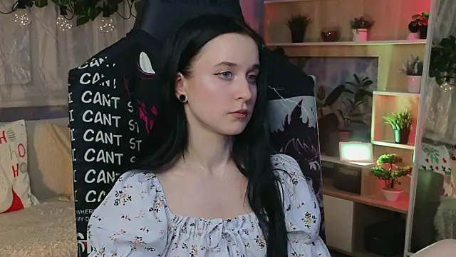 Snapshot of KiraLiLime chatting on March 2, 10:13 pm KiraLiLime online show from March 2, 10:13 pm