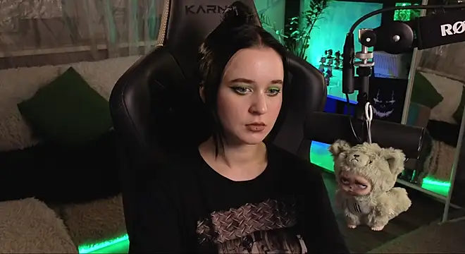 KiraLiLime online show from November 6, 7:07 pm