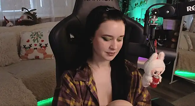 KiraLiLime online show from January 11, 9:05 am