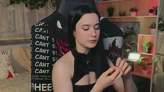 Snapshot of KiraLiLime chatting on March 7, 9:17 pm KiraLiLime online show from March 7, 9:17 pm