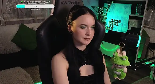 Snapshot of KiraLiLime chatting on October 9, 9:04 pm KiraLiLime online show from October 9, 9:04 pm