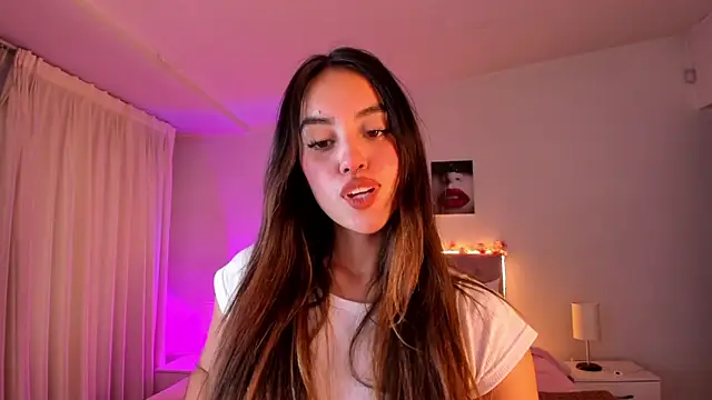 Snapshot of _Charlotte_evans_1 chatting on November 5, 8:56 pm Charlotte evans 1 online show from November 5, 8:56 pm