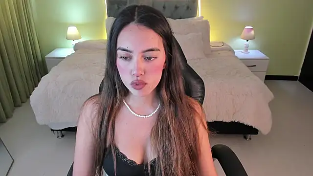 Snapshot of _Charlotte_evans_1 chatting on October 7, 8:43 pm Charlotte evans 1 online show from October 7, 8:43 pm