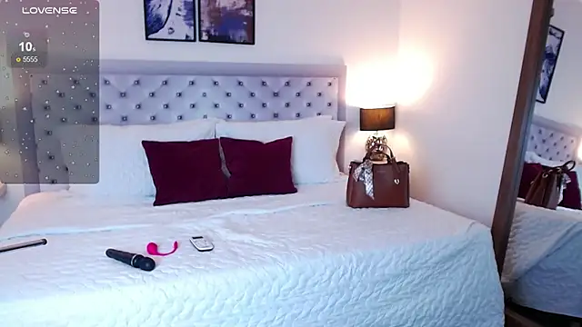 sarascottt online show from February 7, 10:34 am