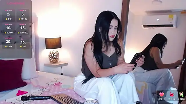 sarascottt online show from September 10, 3:22 pm