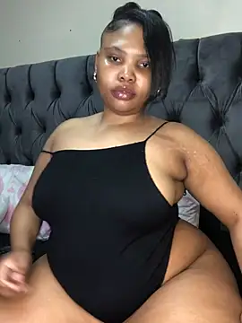 Snapshot of Anaelle24 chatting on July 13, 4:12 am Anaelle24 online show from July 13, 4:12 am