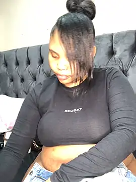 Snapshot of Anaelle24 chatting on July 14, 11:38 am Anaelle24 online show from July 14, 11:38 am