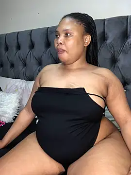 Snapshot of Anaelle24 chatting on May 29, 3:23 am Anaelle24 online show from May 29, 3:23 am