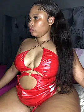 Snapshot of Anaelle24 chatting on February 13, 11:17 am Anaelle24 online show from February 13, 11:17 am