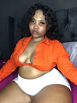 Snapshot of Anaelle24 chatting on February 11, 6:11 pm Anaelle24 online show from February 11, 6:11 pm