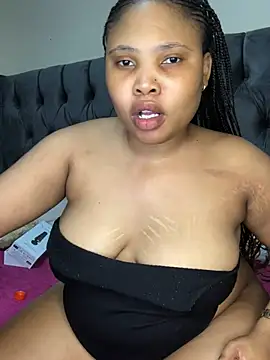 Snapshot of Anaelle24 chatting on May 7, 4:39 am Anaelle24 online show from May 7, 4:39 am