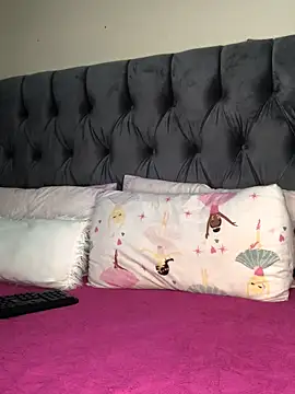 Anaelle24 online show from April 3, 7:04 am