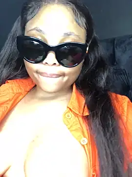 Snapshot of Anaelle24 chatting on February 13, 5:22 pm Anaelle24 online show from February 13, 5:22 pm