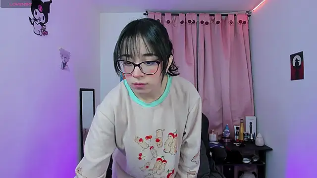 Snapshot of indra_cam chatting on March 8, 8:00 am indra cam online show from March 8, 8:00 am