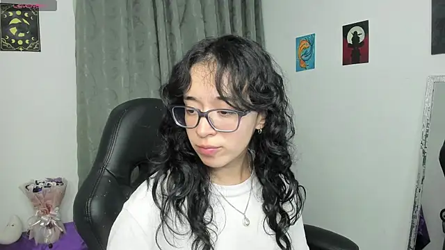 Snapshot of indra_cam chatting on June 5, 6:52 am indra cam online show from June 5, 6:52 am
