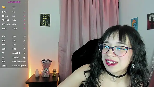 Snapshot of indra_cam chatting on October 25, 5:50 am indra cam online show from October 25, 5:50 am