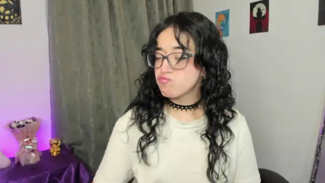 Snapshot of indra_cam chatting on July 13, 7:51 am indra cam online show from July 13, 7:51 am