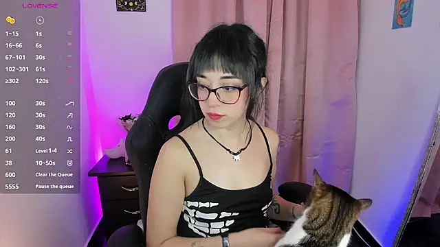 Snapshot of indra_cam chatting on October 14, 2:56 am indra cam online show from October 14, 2:56 am