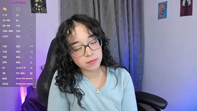Snapshot of indra_cam chatting on July 9, 6:25 am indra cam online show from July 9, 6:25 am