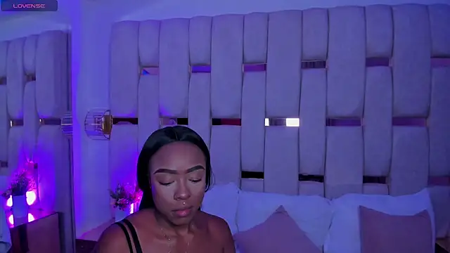 mia schwarz online show from February 18, 9:33 pm