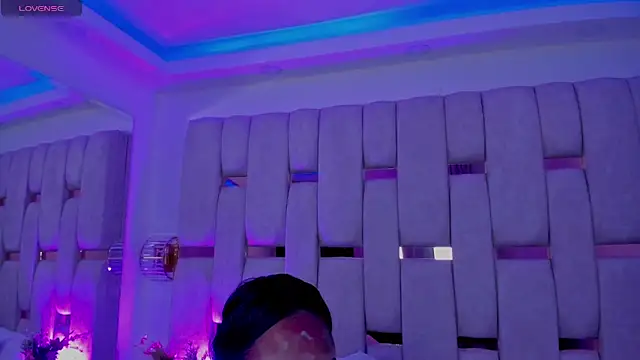 mia schwarz online show from March 18, 9:37 pm