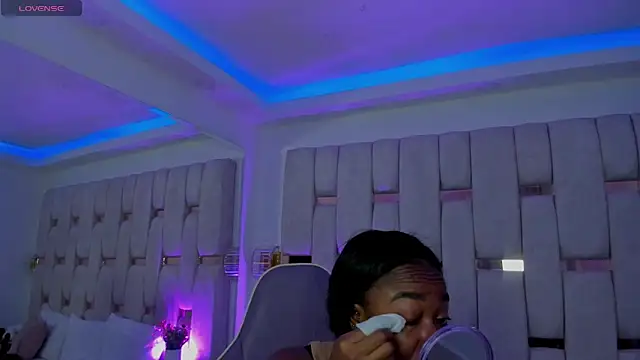 mia schwarz online show from March 16, 9:39 pm