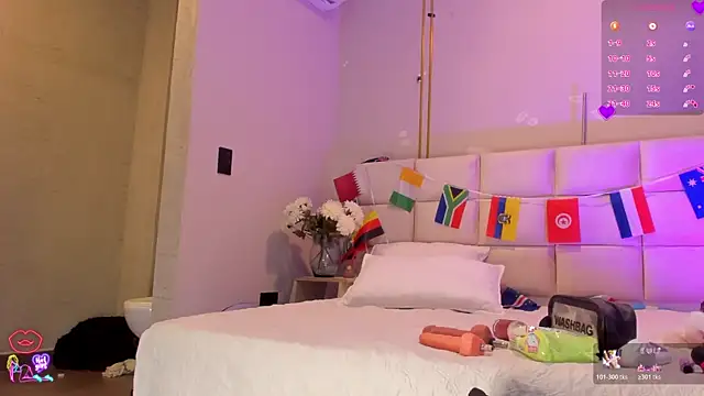 Heicy  online show from July 18, 7:44 pm