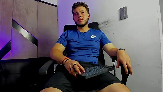 danielclarton1 online show from September 23, 11:45 pm