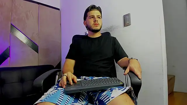 danielclarton1 online show from October 6, 11:16 pm