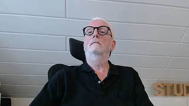 Greyhound70 online show from September 16, 8:04 am