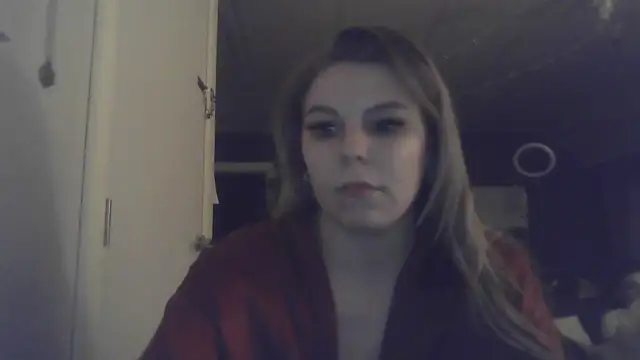 Snapshot of PetiteB_Official chatting on February 1, 4:35 am PetiteB Official online show from February 1, 4:35 am