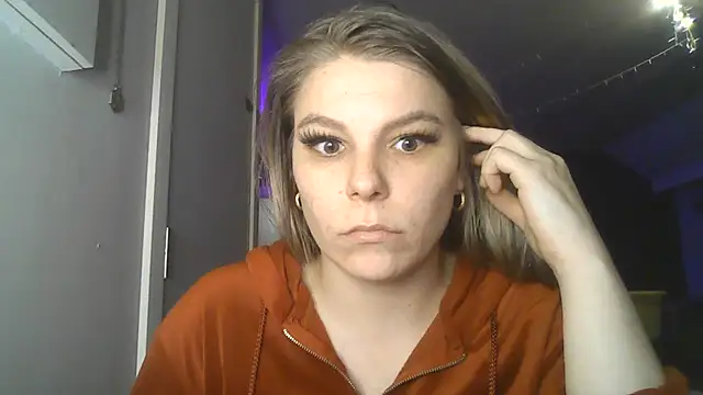 Snapshot of PetiteB_Official chatting on February 4, 5:12 pm PetiteB Official online show from February 4, 5:12 pm