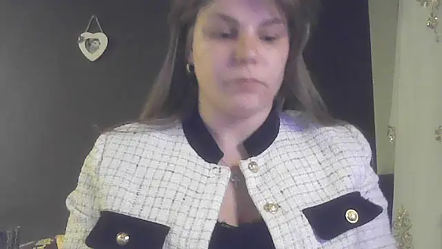 Snapshot of PetiteB_Official chatting on February 27, 2:45 am PetiteB Official online show from February 27, 2:45 am