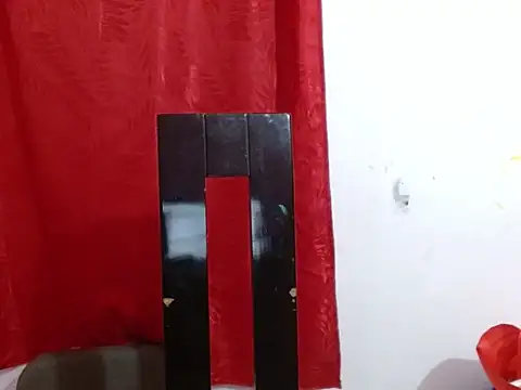 Snapshot of Mily_pao1 chatting on February 18, 11:12 pm Mily pao1 online show from February 18, 11:12 pm